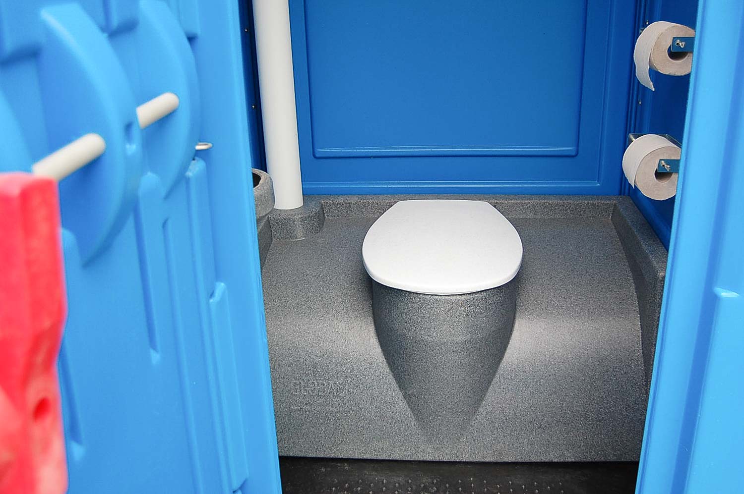 WC-Kabine-Standard-global-alpine-innenansicht-robust-dixi-klo-mieten-gewerbliche-private-Baustelleneinrichtungen-bayern-oberland