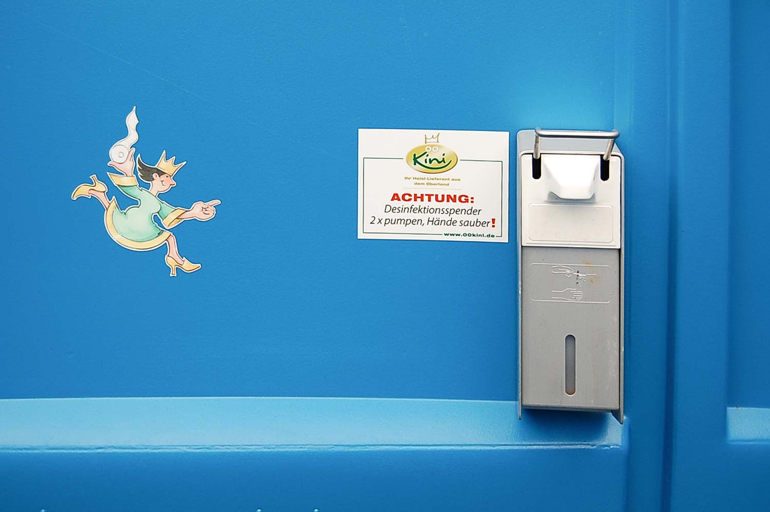 WC-Kabine-rollstuhlgerecht-blau-seifenspender-robust-dixi-klo-mieten-barrierefrei-bayern-oberland