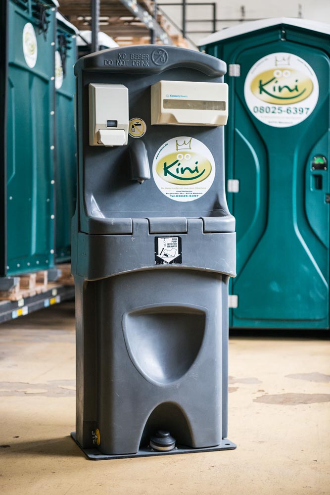 Handwaschbecken-kini-bayern-toilettenkabine-mobile-toilette-mieten