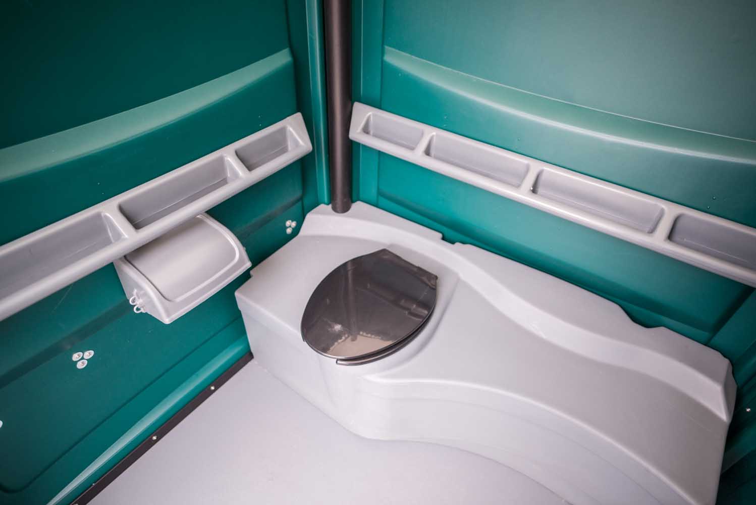 WC-Kabine-rollstuhlgerecht-liberty-grün-innennansicht-perspektive-von oben-robust-dixi-klo-mieten-barrierefrei-bayern-oberland