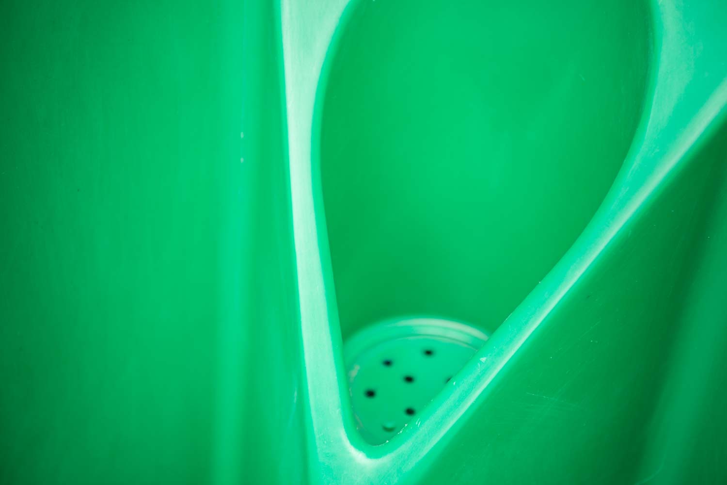 WC-Urinal-quattro-grün-makroaufnahme-kini-bayern-oberland