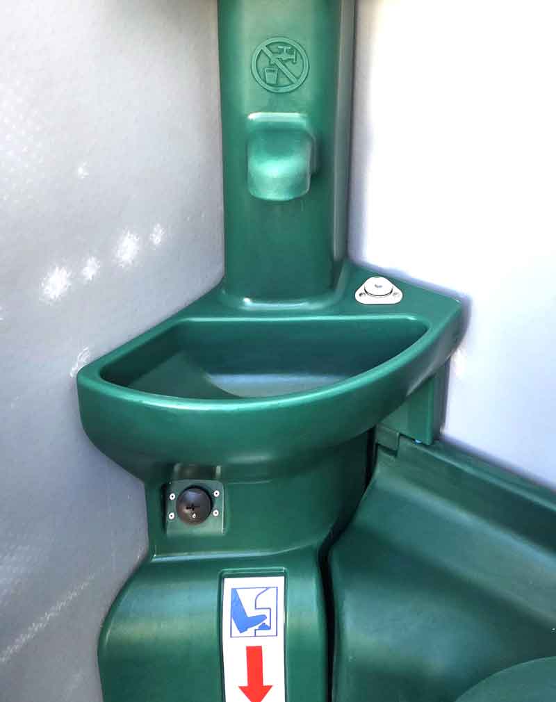 mobiles-klo-mit-waschbecken-00Kini-miesbach